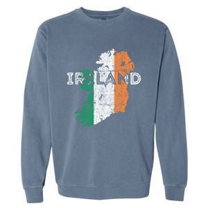 Irish Map And Flag Souvenir Gift Distressed Ireland Cool Gift Garment-Dyed Sweatshirt