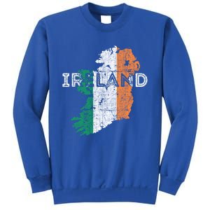 Irish Map And Flag Souvenir Gift Distressed Ireland Cool Gift Sweatshirt