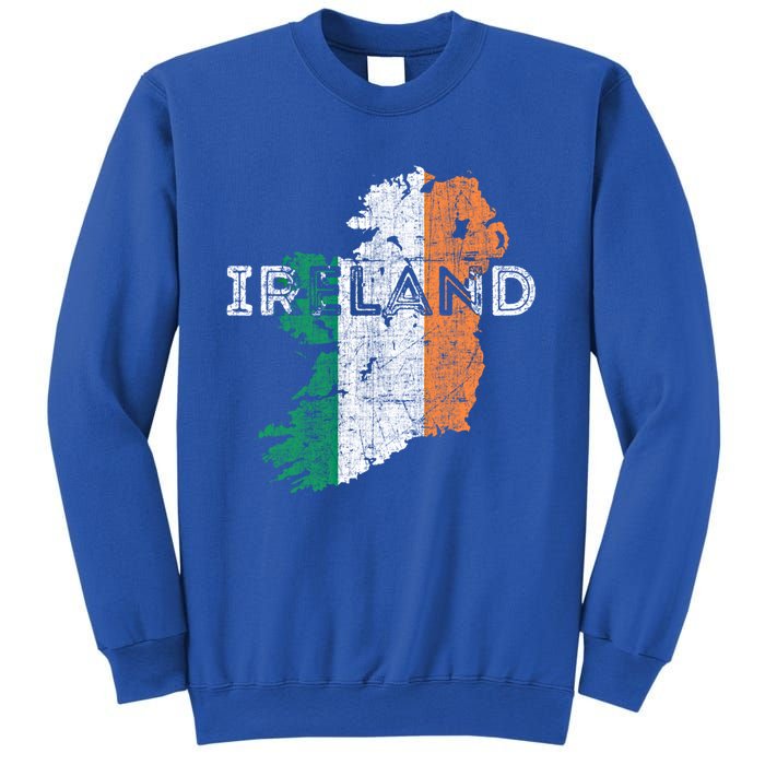 Irish Map And Flag Souvenir Gift Distressed Ireland Cool Gift Sweatshirt