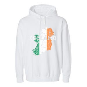 Irish Map And Flag Souvenir Gift Distressed Ireland Cool Gift Garment-Dyed Fleece Hoodie