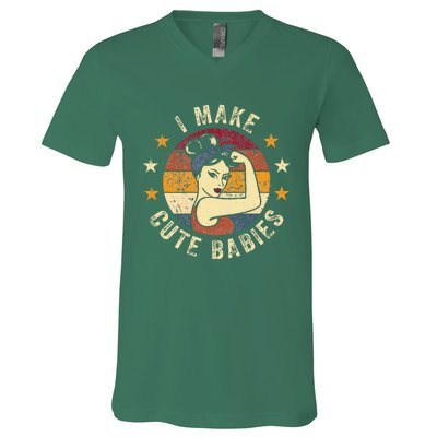 I Make Cute Babies Tee Vintage Funny Moms Mother´s V-Neck T-Shirt