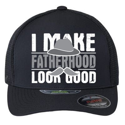 I Make Fatherhood Look Good Gift Funny Father's Day Quote Gift Flexfit Unipanel Trucker Cap