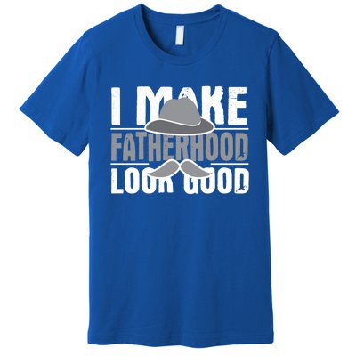 I Make Fatherhood Look Good Gift Funny Father's Day Quote Gift Premium T-Shirt