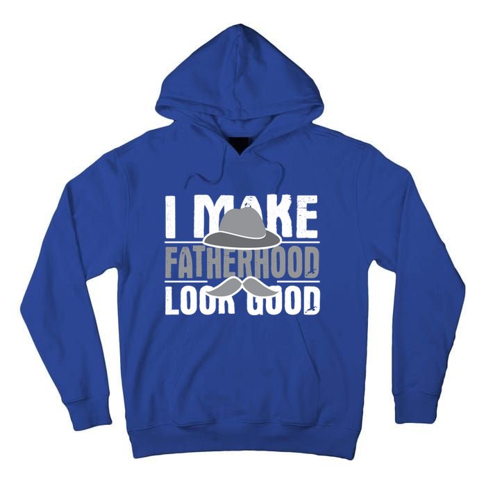 I Make Fatherhood Look Good Gift Funny Father's Day Quote Gift Tall Hoodie