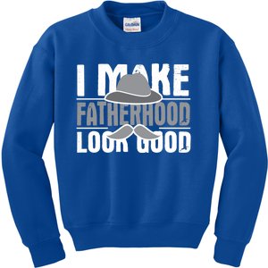 I Make Fatherhood Look Good Gift Funny Father's Day Quote Gift Kids Sweatshirt