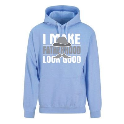 I Make Fatherhood Look Good Gift Funny Father's Day Quote Gift Unisex Surf Hoodie