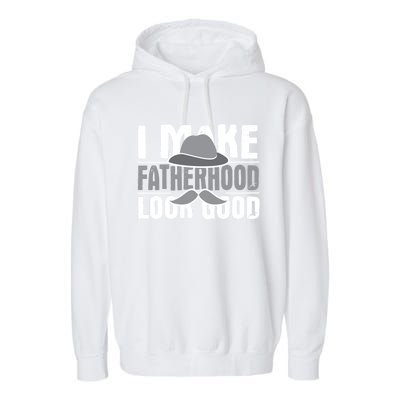 I Make Fatherhood Look Good Gift Funny Father's Day Quote Gift Garment-Dyed Fleece Hoodie