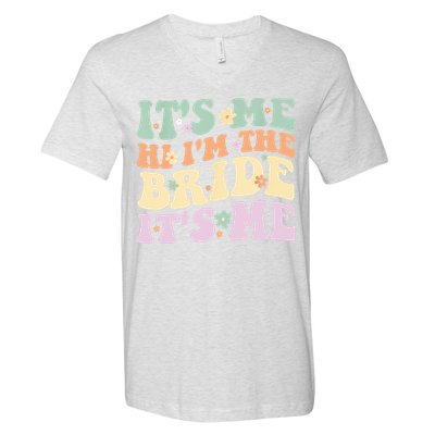 It's Me Hi I'm The Bride It's Me Funny Quotes Bride V-Neck T-Shirt