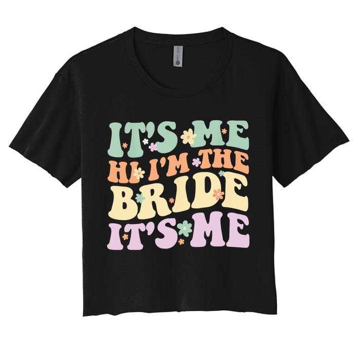 It's Me Hi I'm The Bride It's Me Funny Quotes Bride Women's Crop Top Tee
