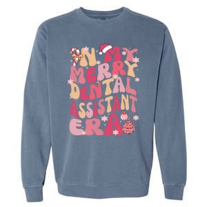 In My Merry Dental Assistant Era Retro Groovy Pink Christmas Gift Garment-Dyed Sweatshirt