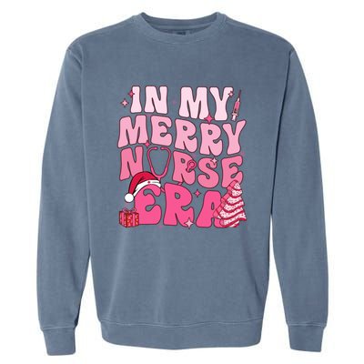 In My Merry Nurse Era Retro Groovy Wavy Pink Santa Hat Xmas Cute Gift Garment-Dyed Sweatshirt