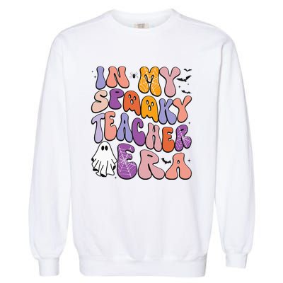 in my spooky teacher era groovy ghost teacher halloween Garment-Dyed Sweatshirt