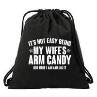 It's Not Easy Being My Wife's Arm Candy But Here I Am Nailing It Drawstring Bag
