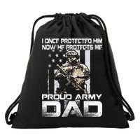 I Once Protected Him Now He Protects Me Proud Army Dad Drawstring Bag