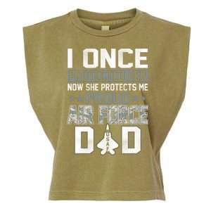 I ONCE PROTECTED Her NOW SHE PROTECTS ME PROUD AIR FORCE DAD Garment-Dyed Women's Muscle Tee