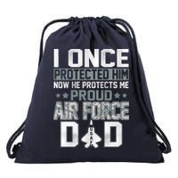 I ONCE PROTECTED Him NOW HE PROTECTS ME PROUD AIR FORCE DAD Drawstring Bag