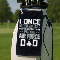 I ONCE PROTECTED Him NOW HE PROTECTS ME PROUD AIR FORCE DAD Golf Towel