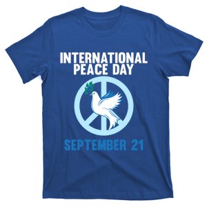 International Peace Day Earth World Peace Day Lover Graphic Gift T-Shirt