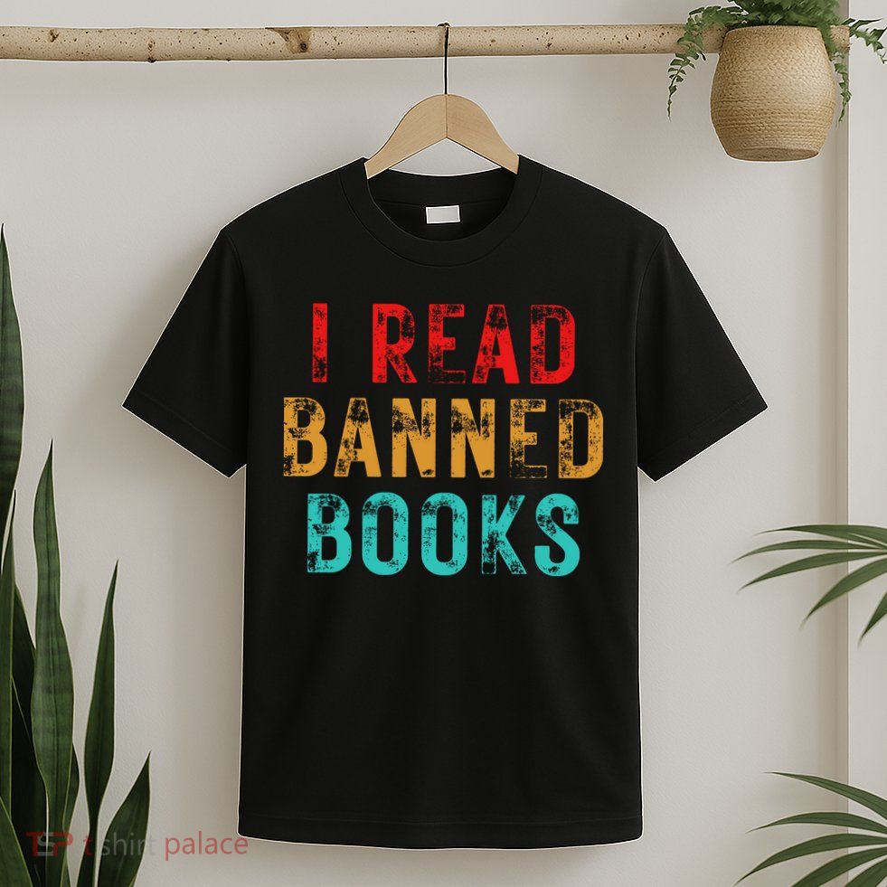 I Read Banned Books Im With The Banned Vintage Retro T-Shirt