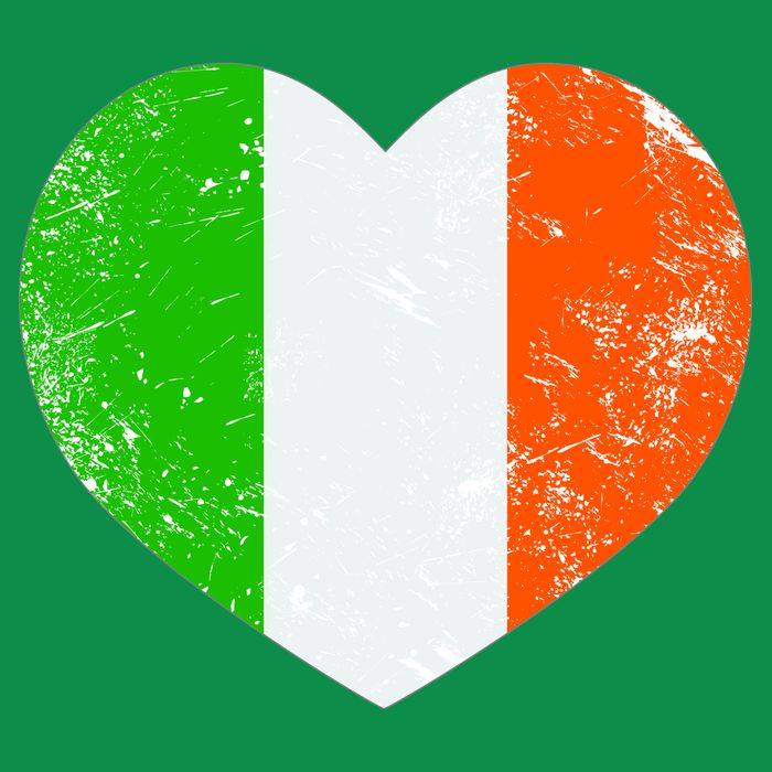Ireland heart retro flag - St Patricks Day Women's V-Neck T-Shirt