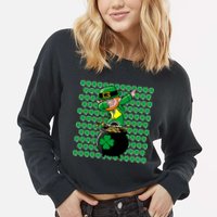 Irish Dabbing Leprechaun Shamrocks Funny Dab St. Patrick's Day Cropped Pullover Crew