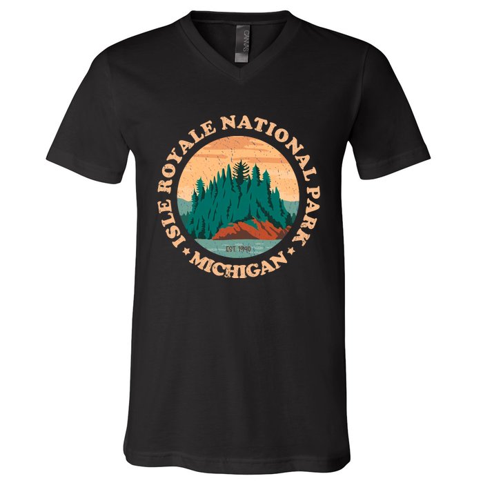 Isle Royale Michigan National Park Funny Gift Moose Sillhouete Gift V-Neck T-Shirt