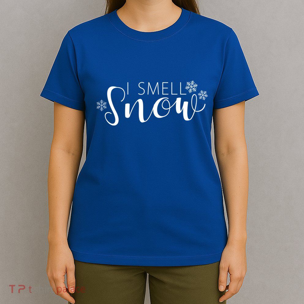 I Smell Snow Winter Clothes Gift T-Shirt