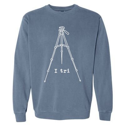 i tri Funny Photography Videographer Tripod Garment-Dyed Sweatshirt