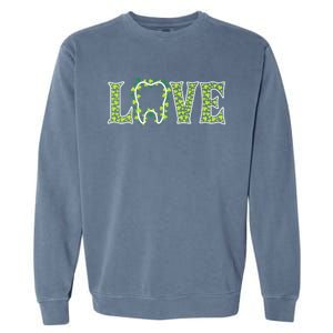 Irish Tooth Love Shamrock Dentist St Patricks Day Adult Cute Gift Garment-Dyed Sweatshirt