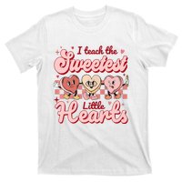 I Teach The Sweetest Hearts Retro Teacher Valentines Day T-Shirt