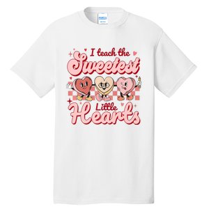 I Teach The Sweetest Hearts Retro Teacher Valentines Day Tall T-Shirt