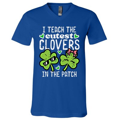 I Teach The Cutest Clovers In Patch St Patricks Day Teacher Cute Gift V-Neck T-Shirt