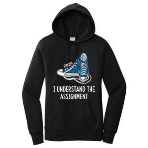 I Understand The Assignment Sneakers And Pearls Kamala 2024 Women's Pullover Hoodie