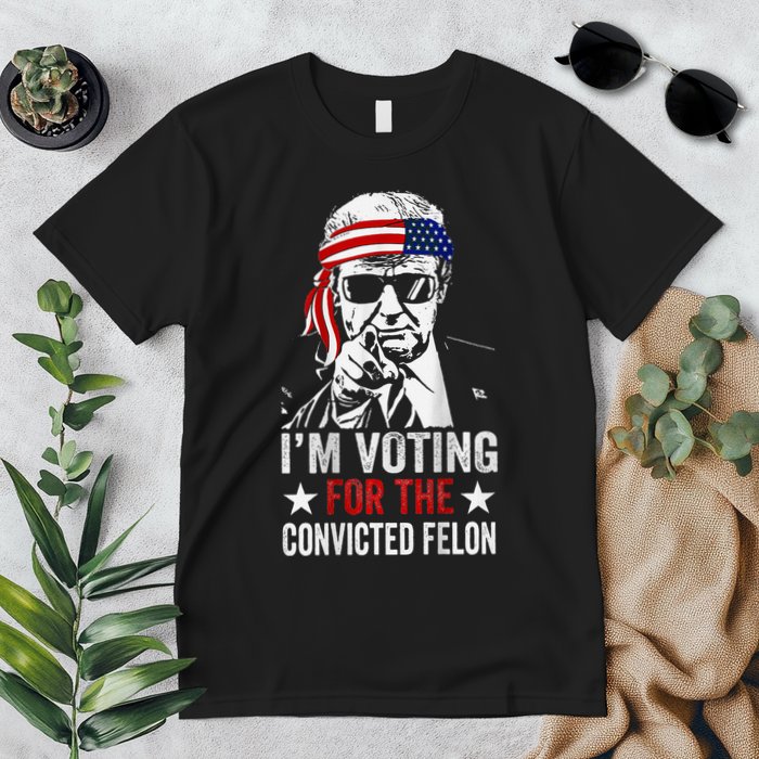 IM Voting For The Convicted Felon Premium T-Shirt
