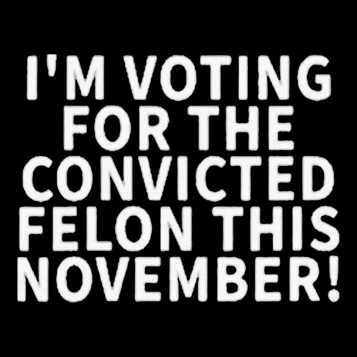 I’M Voting For The Convicted Felon This November Drawstring Bag