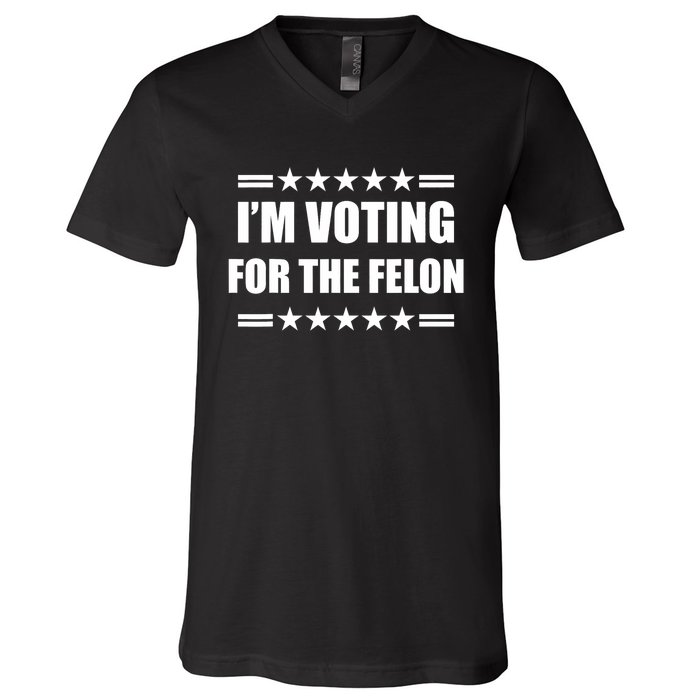 Im Voting For A Felon Pro Trump 2024 V-Neck T-Shirt