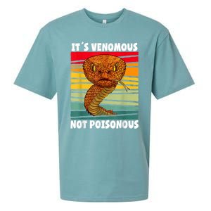 It´s Venomous Not Poisonous Retro Reptile Snake Sueded Cloud Jersey T-Shirt