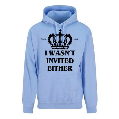 I Wasn't Invited Either Funny King Charles Coronation Unisex Surf Hoodie