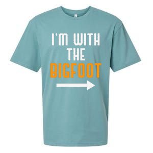 Im With The Bigfoot Costume Funny Halloween Couple Gift Sueded Cloud Jersey T-Shirt