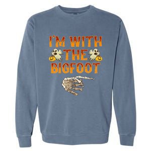 Im With The Bigfoot Costume Funny Halloween Couple Garment-Dyed Sweatshirt