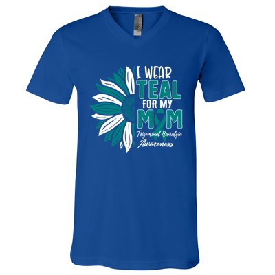 I Wear Teal For My Mom Trigeminal Neuralgia Awareness Ribbon Funny Gift V-Neck T-Shirt