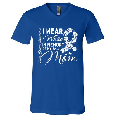 I Wear White In Memory Of My Mom Lung Cancer Awareness Month Great Gift V-Neck T-Shirt