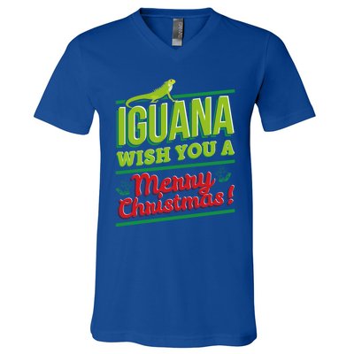 Iguana Wish You A Merry Christmas! Funny Pun Xmas Guana Pet Gift V-Neck T-Shirt