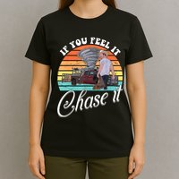 If You Feel It Chase It Vintage Design T-Shirt