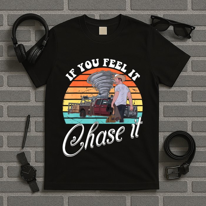 If You Feel It Chase It Vintage Design T-Shirt