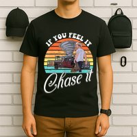 If You Feel It Chase It Vintage Design T-Shirt