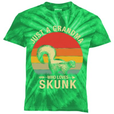 Just A Grandma Who Loves Skunk Funny Skunk Retro Kids Tie-Dye T-Shirt