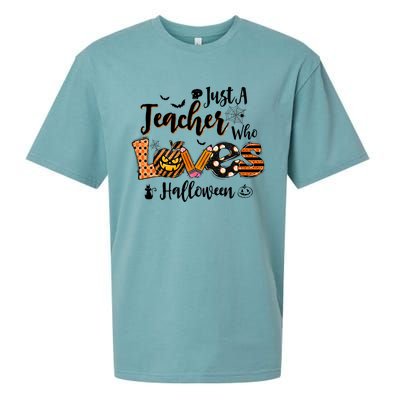 Just A Teacher Who Loves Halloween Pumpkin Witch Costume Sueded Cloud Jersey T-Shirt