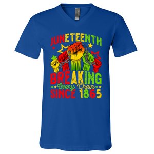 Juneteenth Breaking Chain Freedom 1865 Black History Month Funny Gift V-Neck T-Shirt