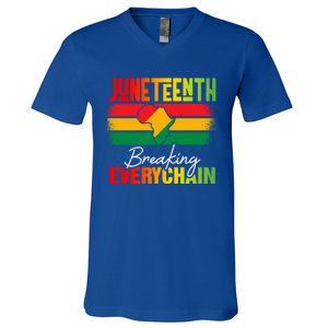 Junenth Breaking Every Chain Since 1865 Cool Gift V-Neck T-Shirt